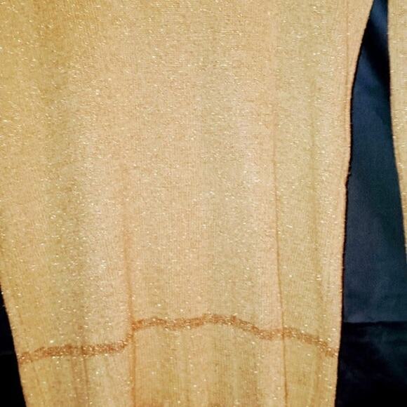 Vintage Fitted Gold Turtle Neck Sweater sm-med from the late 60s or early 70s - Picture 8 of 8